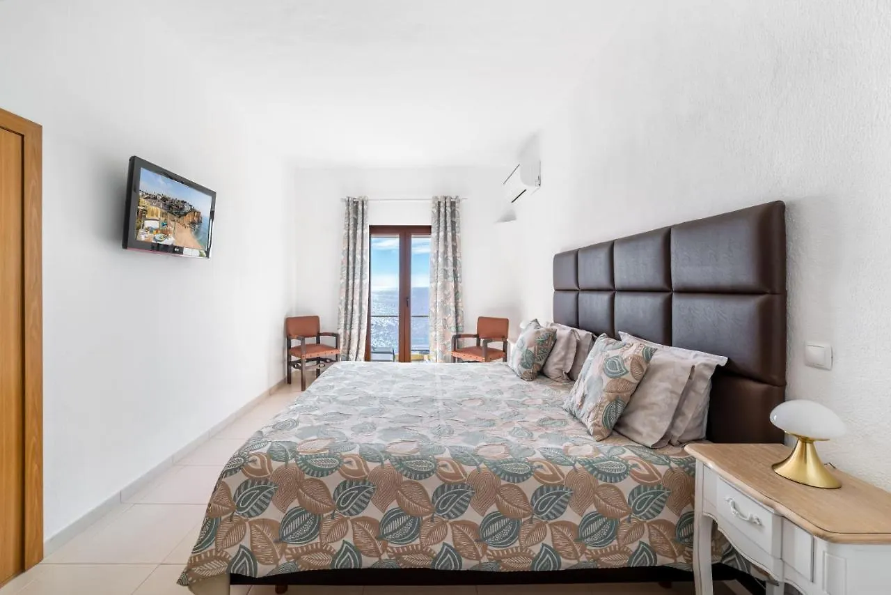 Castelo Guest House Карвоейру
